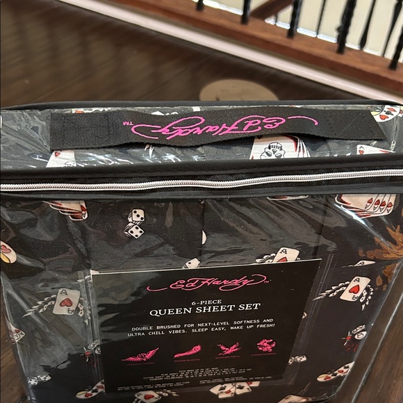 NWT Ed Hardy Black Queen Sheet Set with Skulls & Card Design 6 piece - Picture 3 of 3